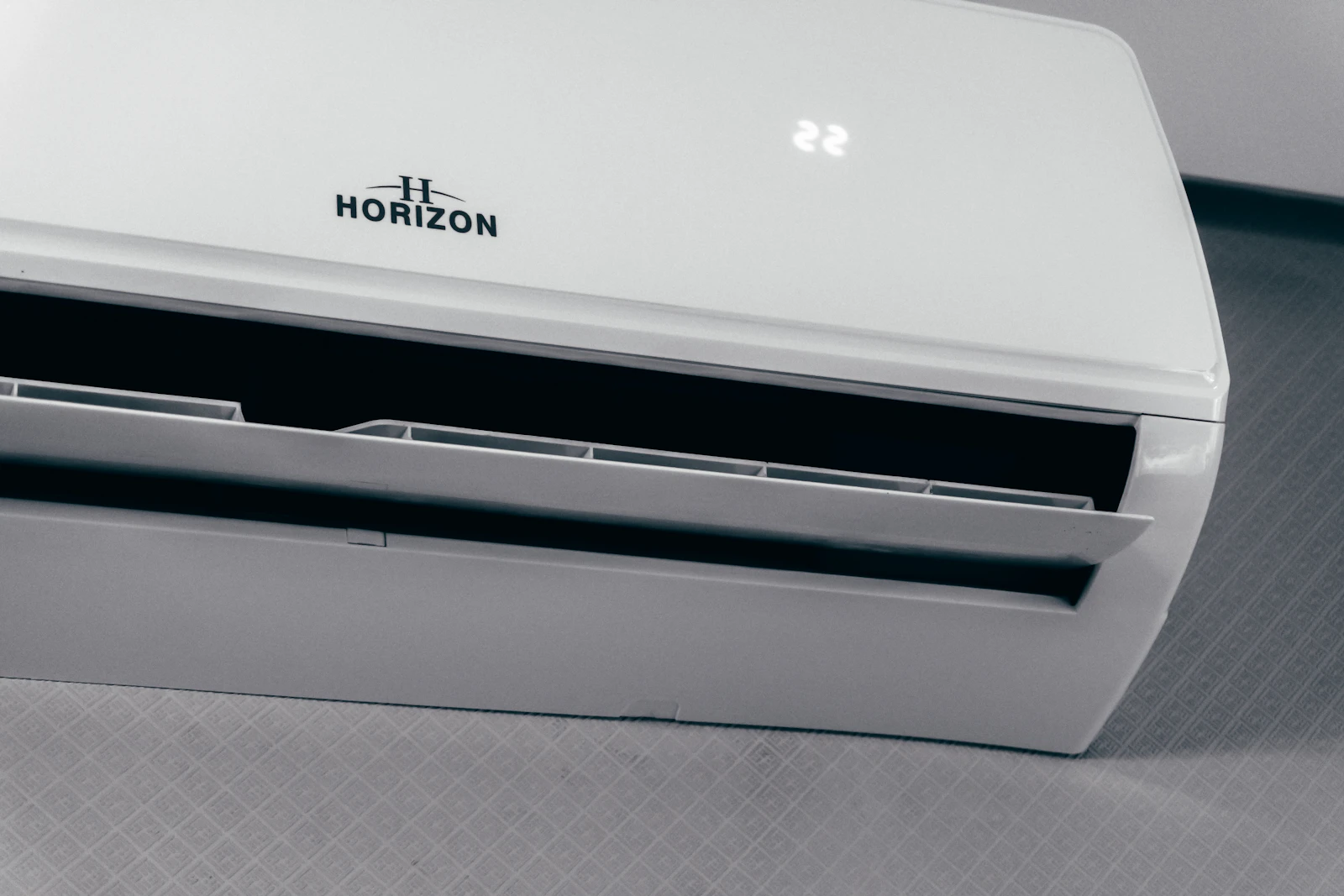 A modern wall-mounted air-conditioning unit set to 22 degrees